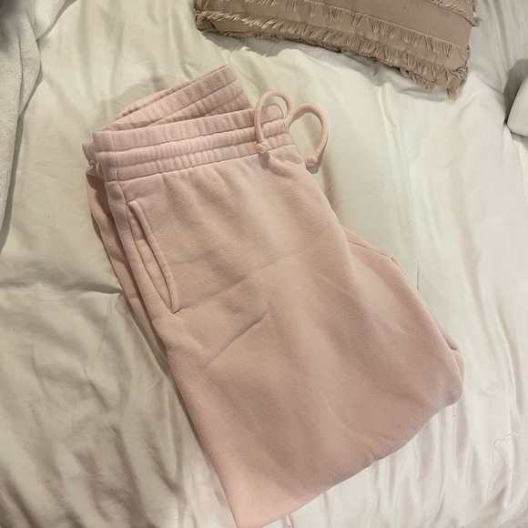 Aritzia cozy fleece boyfriend sweatpants - Picture 1 of 3